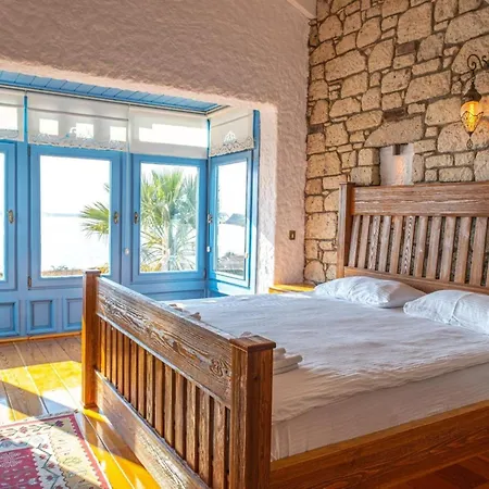 Fener Burnunda Denize Sifir Orjinaltas Malikane Villa