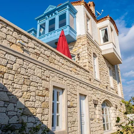 Fener Burnunda Denize Sifir Orjinaltas Malikane Villa *