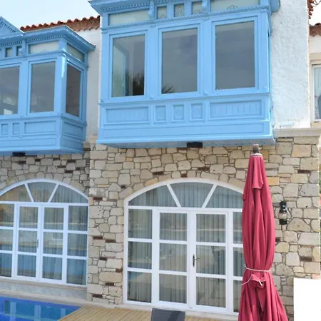 Villa Fener Burnunda Denize Sifir Orjinaltas Malikane *