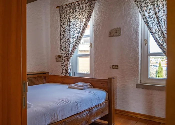 Fener Burnunda Denize Sifir Orjinaltas Malikane Villa *