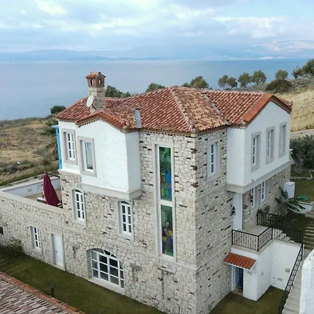 Fener Burnunda Denize Sifir Orjinaltas Malikane Villa Cesme