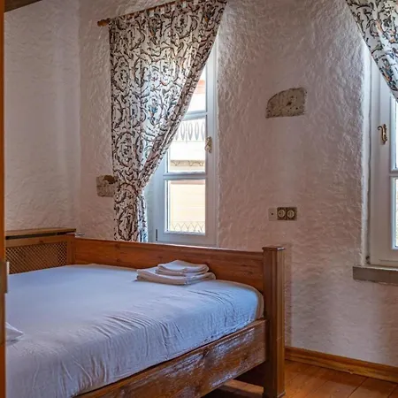 Fener Burnunda Denize Sifir Orjinaltas Malikane Villa *