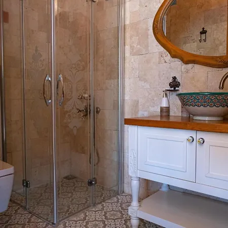 Fener Burnunda Denize Sifir Orjinaltas Malikane Villa Cesme