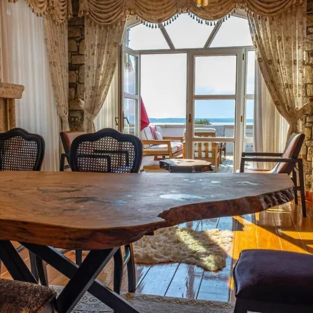 Villa Fener Burnunda Denize Sifir Orjinaltas Malikane Cesme