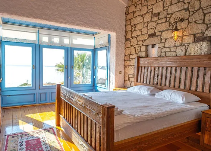 Fener Burnunda Denize Sifir Orjinaltas Malikane Villa