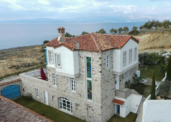 Fener Burnunda Denize Sifir Orjinaltas Malikane Villa Cesme