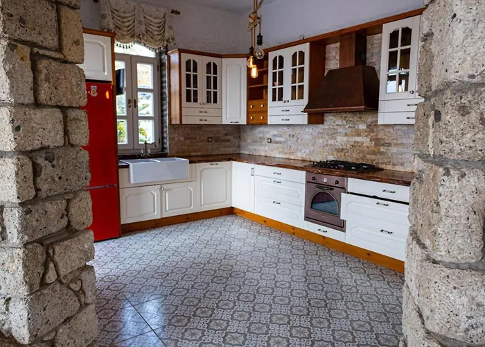 Fener Burnunda Denize Sifir Orjinaltas Malikane Villa