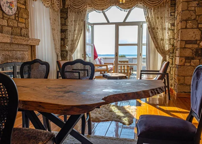 Villa Fener Burnunda Denize Sifir Orjinaltas Malikane Cesme